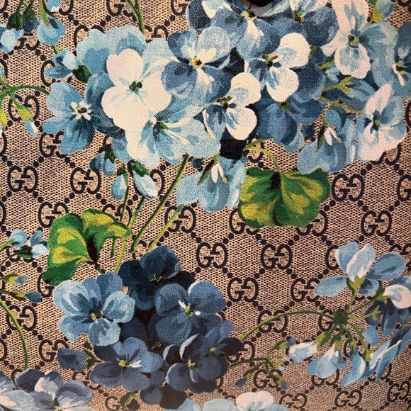 GUCCI
BLUE GG BLOOMS SUPREME CANVAS REVERSIBLE TOTE - Picture 14 of 16